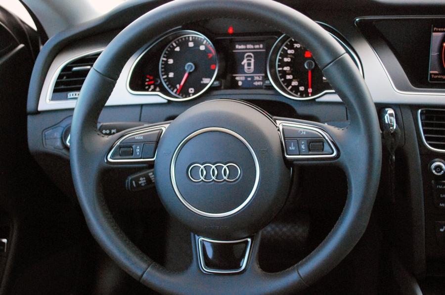Панель приборов Audi A5 Coupe 2.0T 2012 года  (NA) (фото 25 из 52)